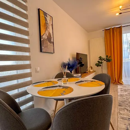 Collection At Coresi Apartamento